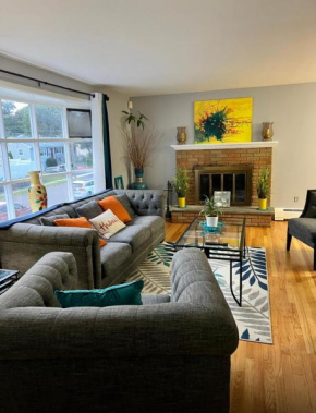 Beautiful 3 - 4 Bedroom Home Fully Furnished Including Utilities Close to I95 & Train